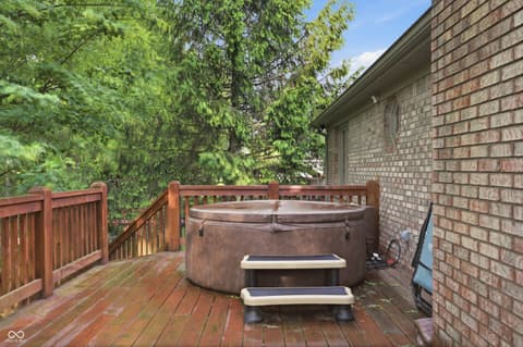 Spa — 5475 Steven Drive, Greenwood, IN