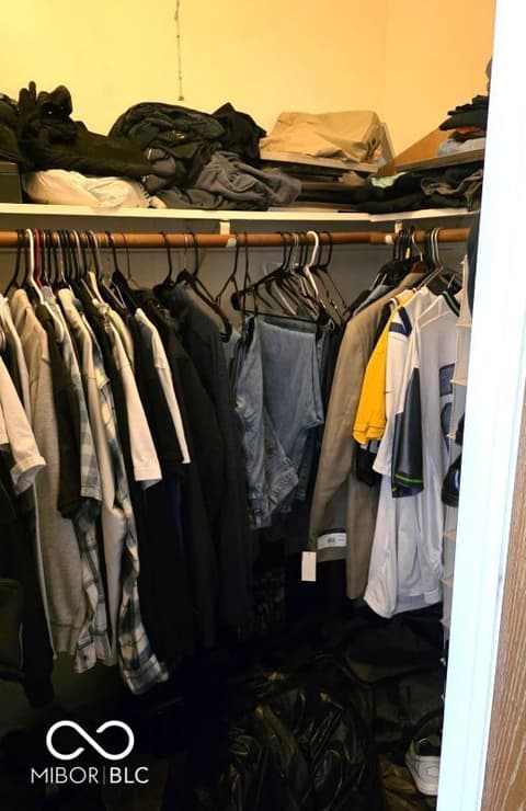 Walk In Closets — 6725 Lakeknoll Drive, Indianapolis, IN
