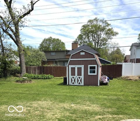 Barn — 6725 Lakeknoll Drive, Indianapolis, IN