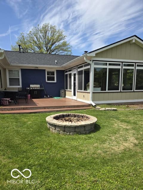 Outdoor living area at 6725 Lakeknoll Drive, Indianapolis, IN