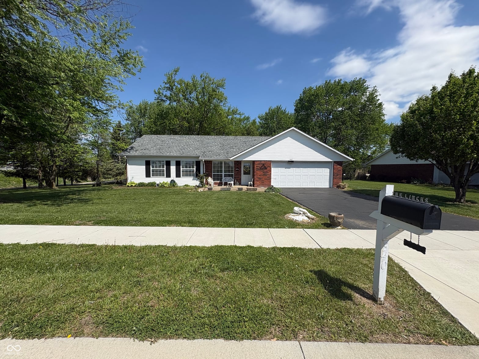 Photo of 340 Briar Hill Drive, Whiteland, IN