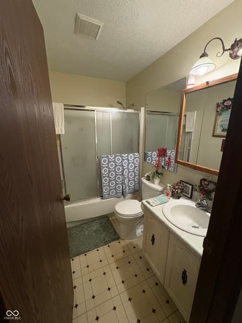 Photo of 340 Briar Hill Drive, Whiteland, IN