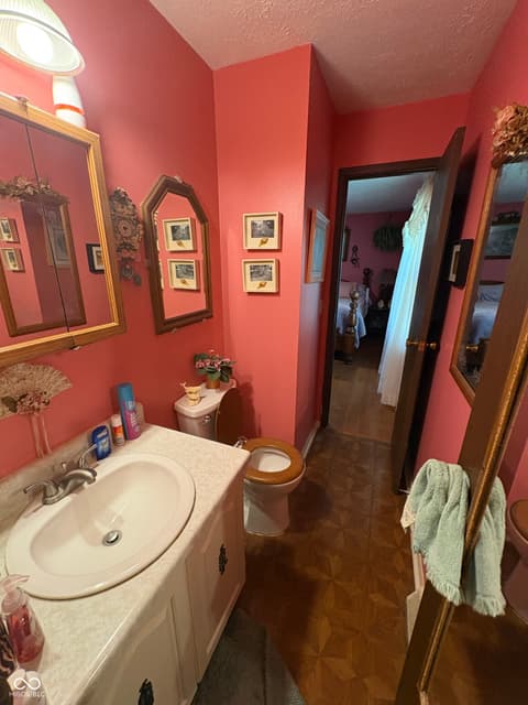 Photo of 340 Briar Hill Drive, Whiteland, IN