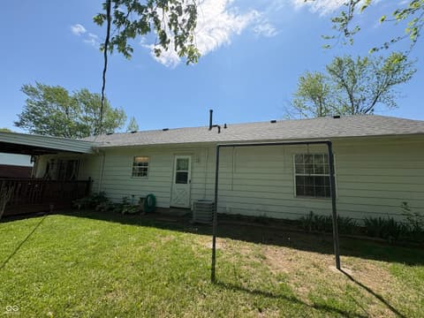 Photo of 340 Briar Hill Drive, Whiteland, IN