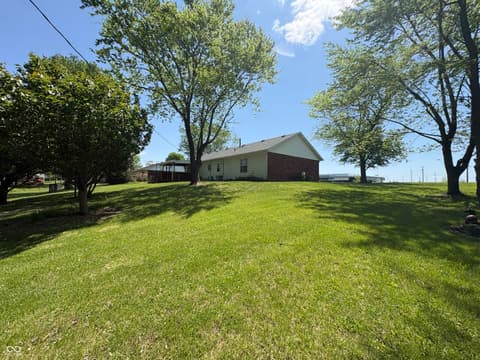 Photo of 340 Briar Hill Drive, Whiteland, IN