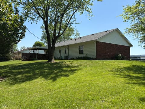 Photo of 340 Briar Hill Drive, Whiteland, IN