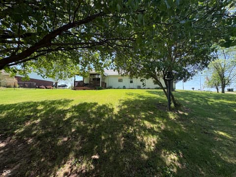Photo of 340 Briar Hill Drive, Whiteland, IN