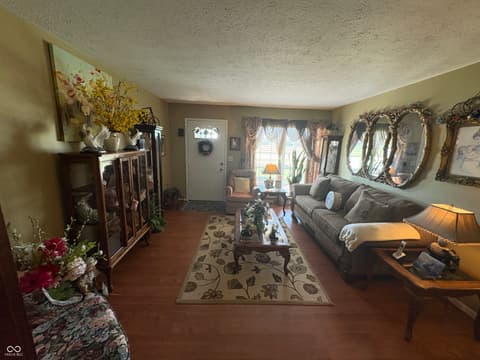 Photo of 340 Briar Hill Drive, Whiteland, IN