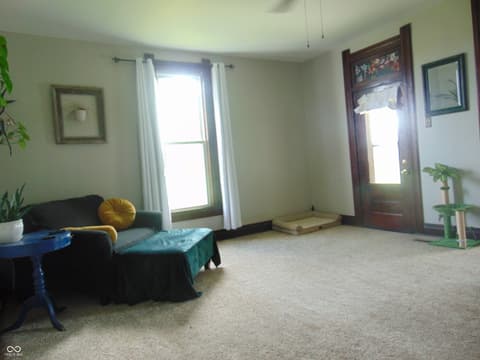 Living room at 679 S 1050 W, Jamestown, IN