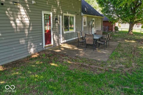 Outdoor living area at 124 N Roby Drive, Anderson, IN