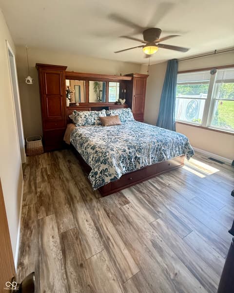 Photo of 15645 E County Road 500 N, Hope, IN