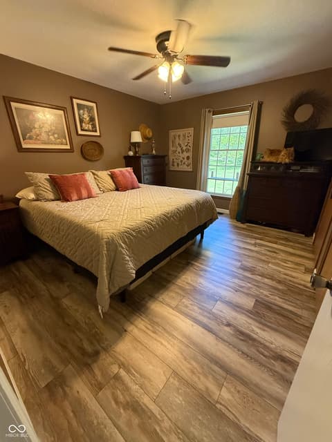 Photo of 15645 E County Road 500 N, Hope, IN