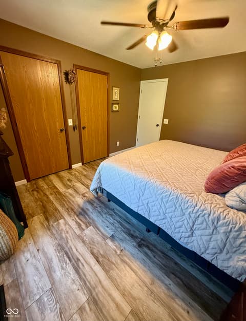 Photo of 15645 E County Road 500 N, Hope, IN