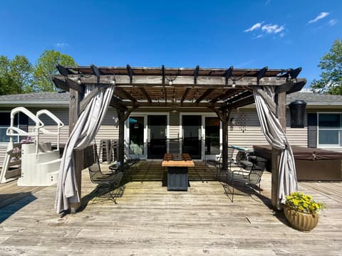 Photo of 15645 E County Road 500 N, Hope, IN