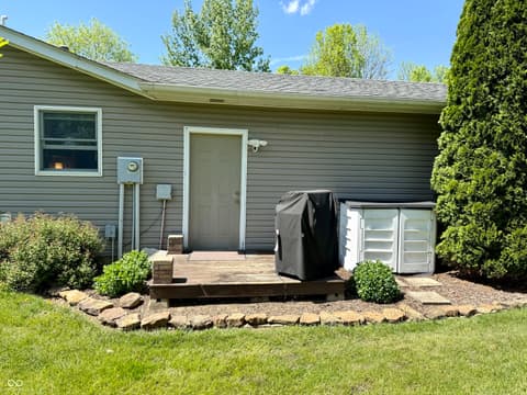 Photo of 15645 E County Road 500 N, Hope, IN