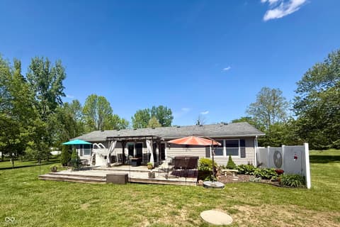 Photo of 15645 E County Road 500 N, Hope, IN