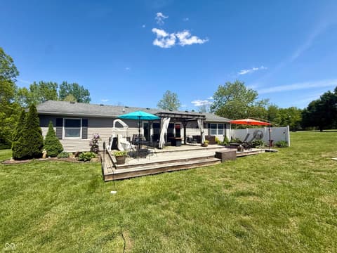 Photo of 15645 E County Road 500 N, Hope, IN