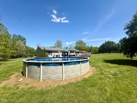 Photo of 15645 E County Road 500 N, Hope, IN