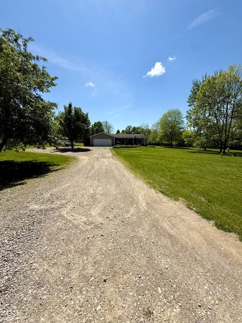 Photo of 15645 E County Road 500 N, Hope, IN