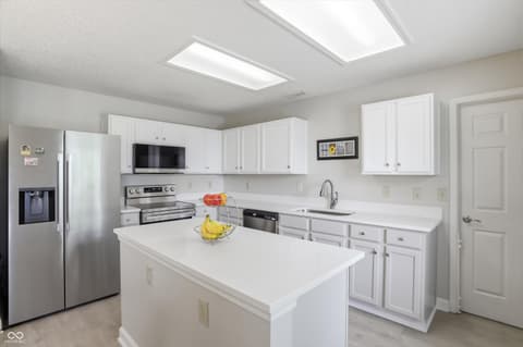 Kitchen at 14814 Drayton Drive, Noblesville, IN