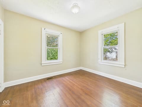 Photo of 915 Woodlawn Drive, Anderson, IN
