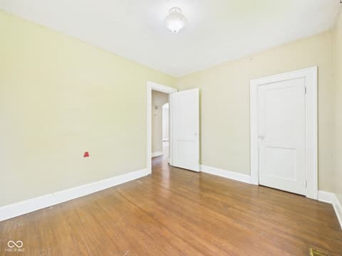 Photo of 915 Woodlawn Drive, Anderson, IN