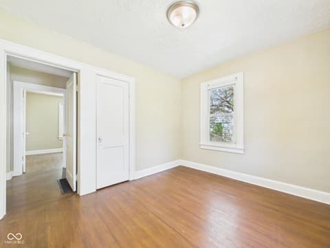 Photo of 915 Woodlawn Drive, Anderson, IN