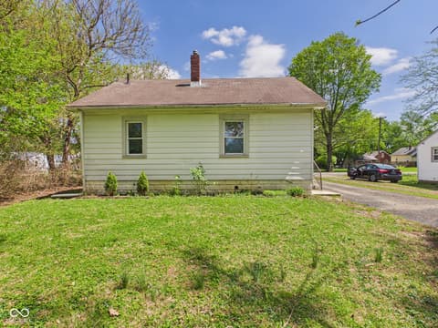 Photo of 915 Woodlawn Drive, Anderson, IN