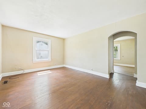 Photo of 915 Woodlawn Drive, Anderson, IN
