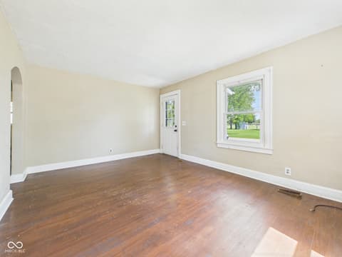 Photo of 915 Woodlawn Drive, Anderson, IN