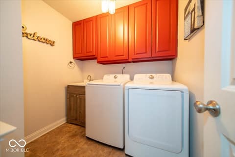 Laundry room at 1327 N 125 W, Franklin, IN