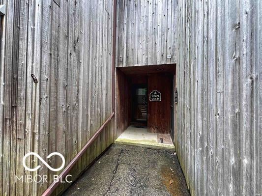 Photo of 9369 S Pointe Lasalles Drive, Bloomington, IN