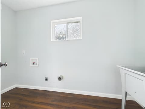 Laundry room at 508 W Monroe Street, Alexandria, IN