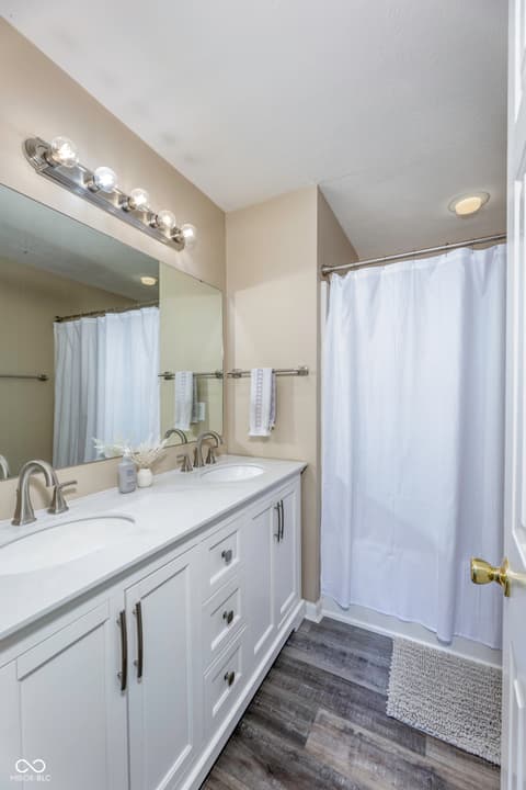 Photo of 9705 Lenwood Street, Fishers, IN