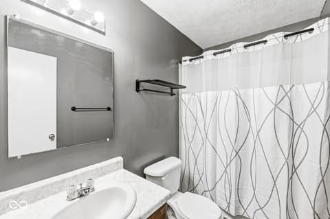 Photo of 11604 E 75th Street, Indianapolis, IN
