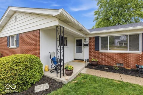 Foyer at 445 Green Street, Tipton, IN