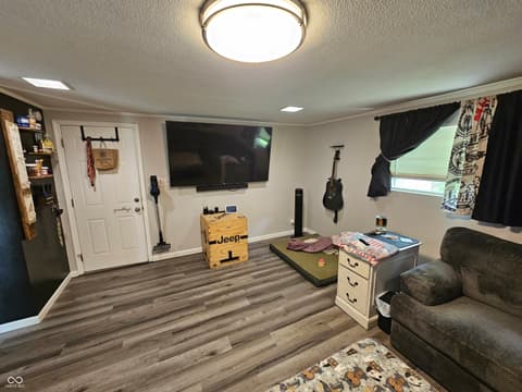 Living room at 1321 Oakland Drive, Anderson, IN