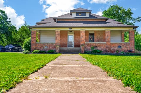 Photo of 601 W Pearl Street, Trafalgar, IN