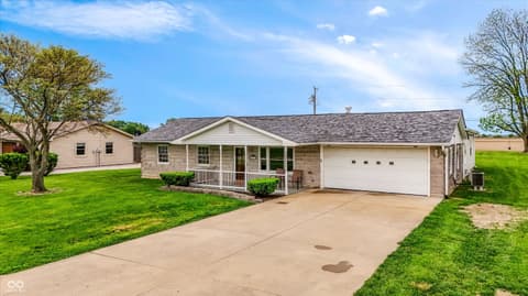 Photo of 2207 S Fairview Drive, Shelbyville, IN