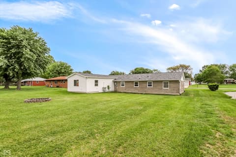 Photo of 2207 S Fairview Drive, Shelbyville, IN
