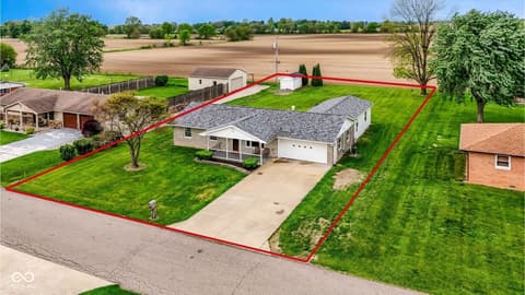 Photo of 2207 S Fairview Drive, Shelbyville, IN