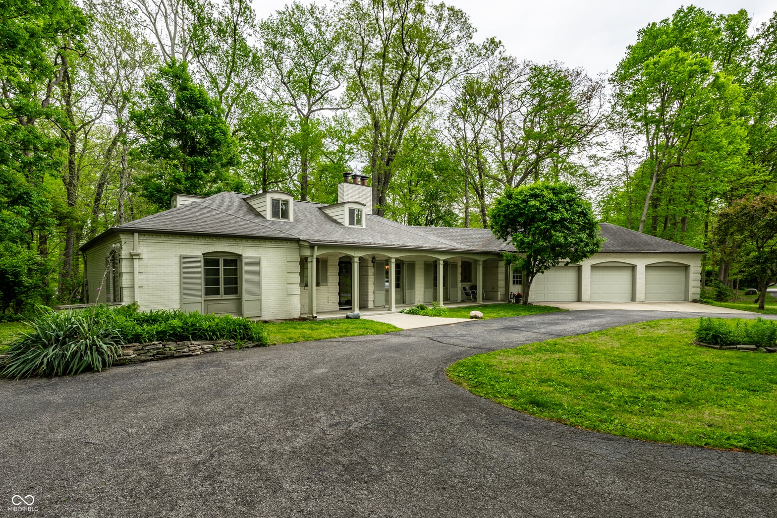 Photo of 402 Kessler Boulevard West Drive, Indianapolis, IN