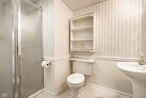 Photo of 402 Kessler Boulevard West Drive, Indianapolis, IN
