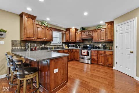 Photo of 325 E Levi Lane, Mooresville, IN