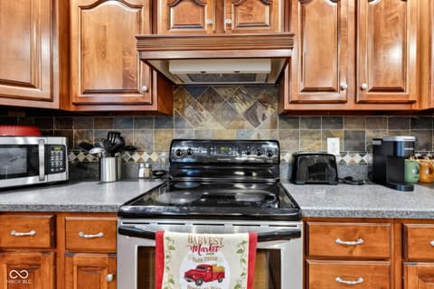 Photo of 325 E Levi Lane, Mooresville, IN