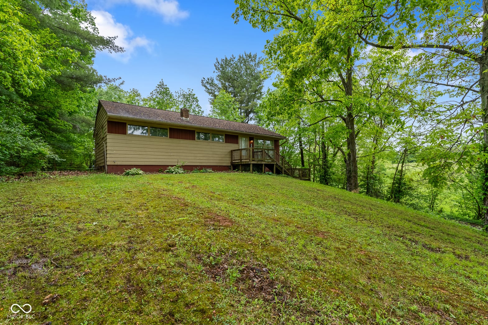 Photo of 221 W Chester Drive, Ellettsville, IN