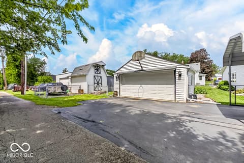Garage at 305 St Clair Street, Mooresville, IN