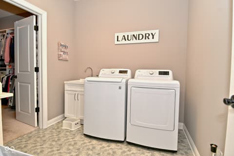 Laundry room at 1418 Hideaway Circle, Brownsburg, IN