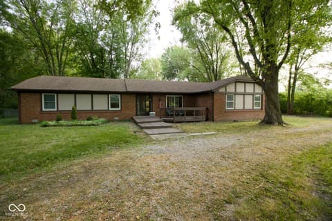 Front exterior at 9885 E County Road 1000 N, Brownsburg, IN