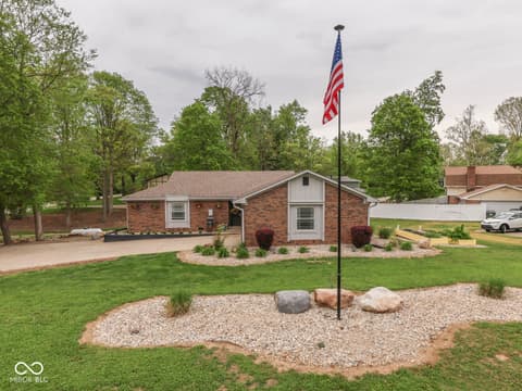 Photo of 504 Oak Boulevard South Drive, Greenfield, IN